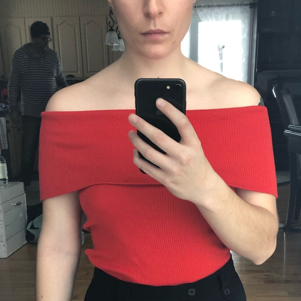 Orange-red ribbed HM off the shoulder top